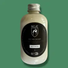 Lait nettoyant pour le cuir, une formule douce pour nettoyer et nourrir vos articles en cuir.