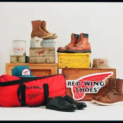 Collection de bottes et accessoires Red Wing. La matière des chaussures en cuir raconte une histoire de durabilité.
