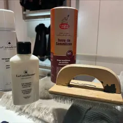 Produits La Canadienne pour un entretien perfecto cuir : lait nettoyant, imperméabilisant et terre de Sommières.