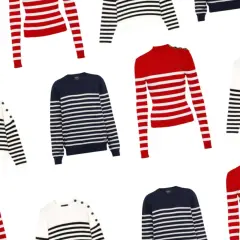 Plusieurs pulls marins femme rayés, bleus, blancs et rouges, avec des détails boutonnés. Idées pour comment porter un pull marin femme.