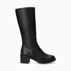 Une botte haute noire en cuir, parfaite pour compléter une tenue élégante. Elle possède un talon bloc et une semelle épaisse.