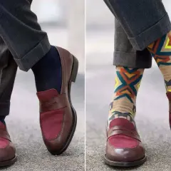 Chaussettes derbies : le bon choix pour un look classique et soigné, le mauvais pour un style trop audacieux.