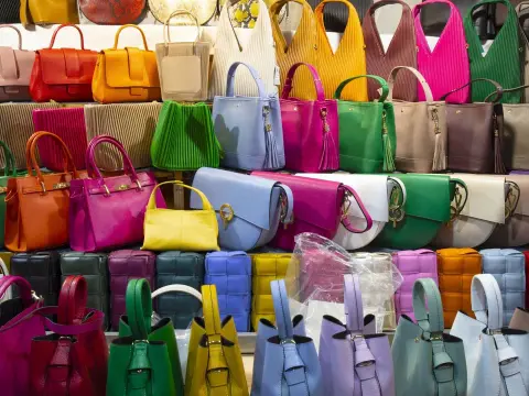 Quelle couleur de sac à main va avec tout ? La réponse ultime