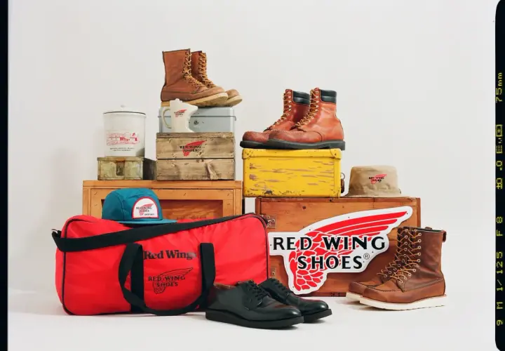 Collection de bottes et accessoires Red Wing. La matière des chaussures en cuir raconte une histoire de durabilité.
