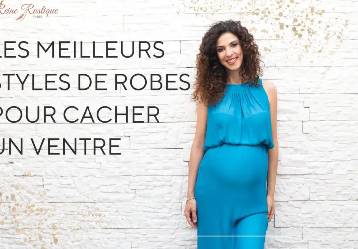 Une femme enceinte porte une robe bleue fluide, idéale pour savoir comment s'habiller quand on a du ventre.