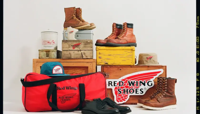 Collection de bottes et accessoires Red Wing. La matière des chaussures en cuir raconte une histoire de durabilité.
