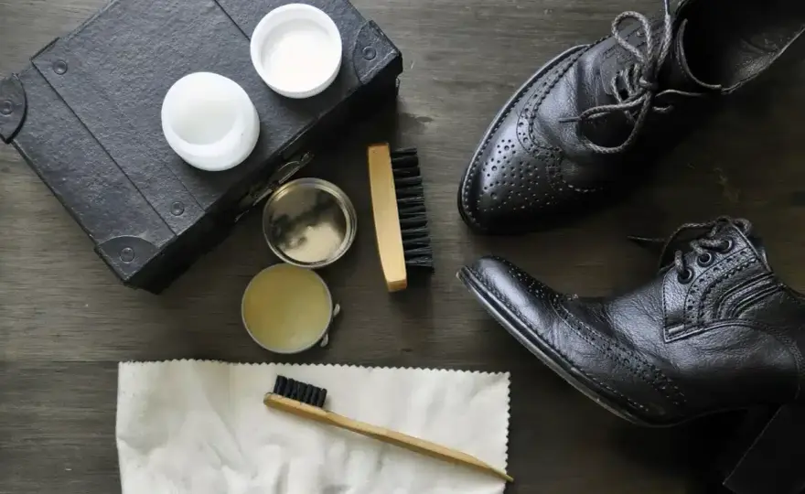 Cirer ses chaussures sans cirage - Astuces simples et efficaces
