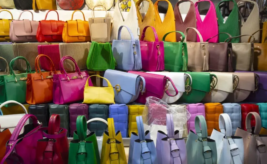 Quelle couleur de sac à main va avec tout ? La réponse ultime
