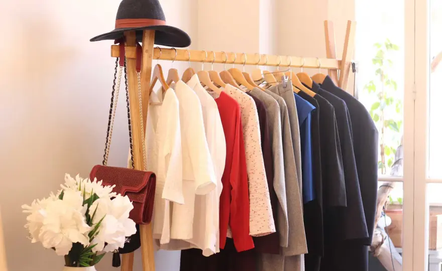 Arrêter d'acheter des vêtements - Garde-robe stylée sans excès
