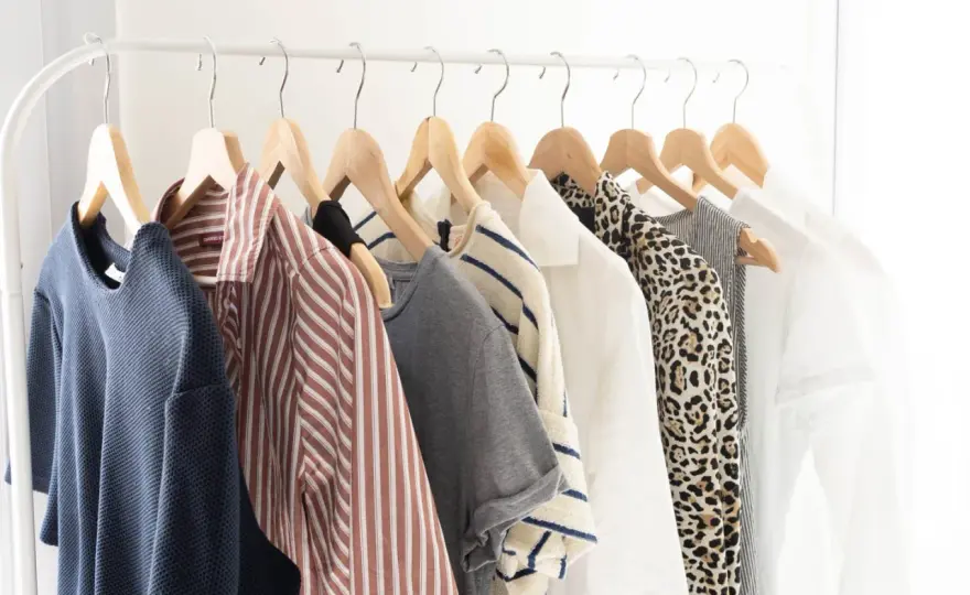 Acheter moins de vêtements - Le guide pour un dressing stylé