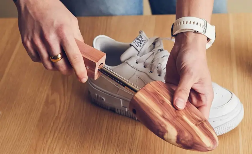 Comment enlever les plis des chaussures en cuir - Guide complet