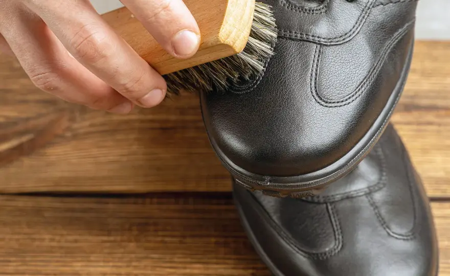 Cuir craquelé - La méthode pour sauver vos chaussures!