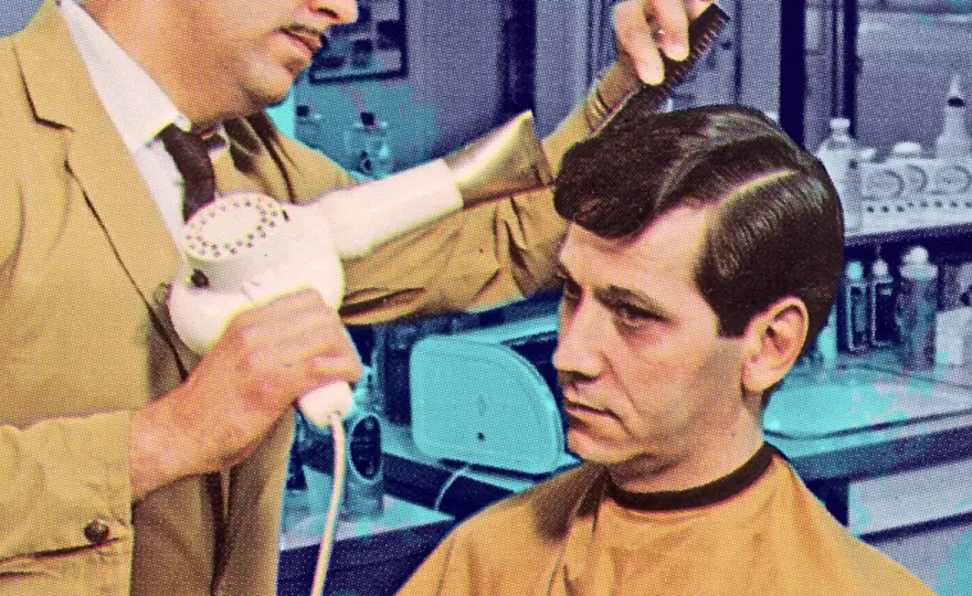Sèche-cheveux sur cuir: astuces pour l'utiliser sans risque