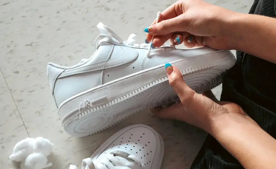 Chaussures qui couinent - Les vraies solutions (et ce qu'il faut éviter)