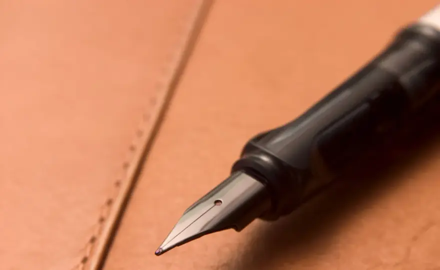Stylo sur cuir de chaussure - Comment l'enlever sans tout abîmer ?
