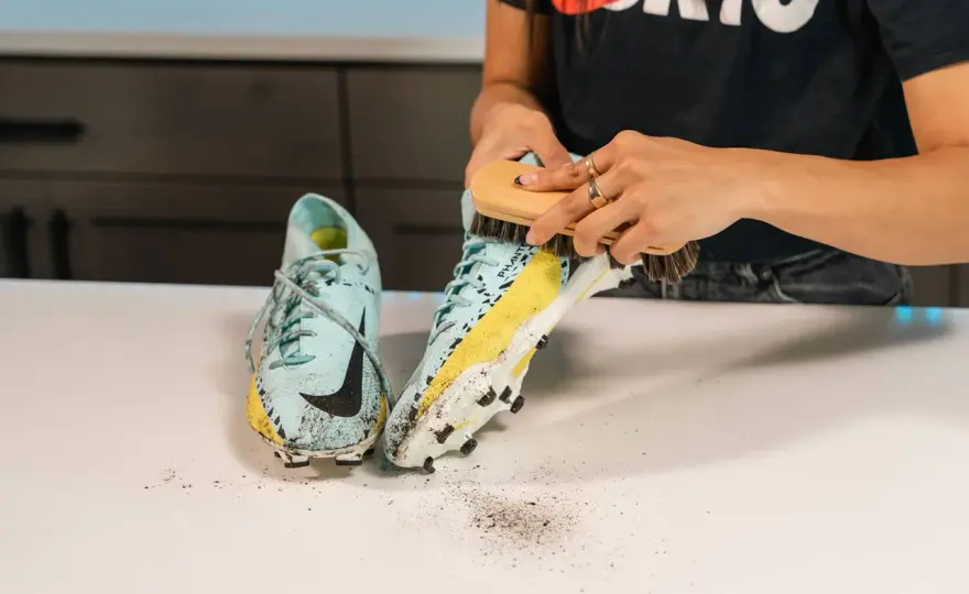 Marque de frottement chaussures - Nettoyer sans abîmer