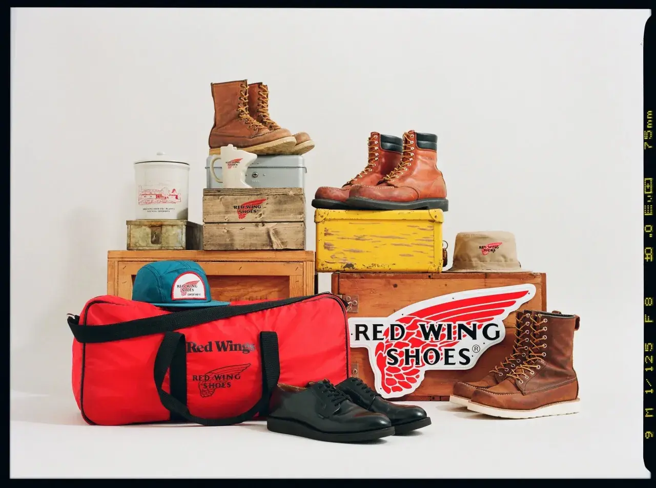 Collection de bottes et accessoires Red Wing. La matière des chaussures en cuir raconte une histoire de durabilité.