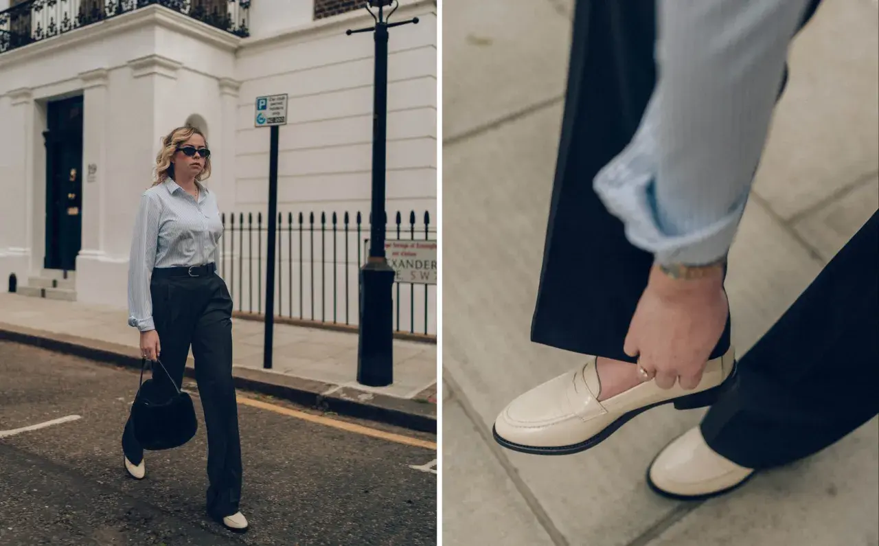 Un homme porte un pantalon gris avec des mocassins crème. Quelle chaussure avec pantalon gris homme ? Ces mocassins sont un choix élégant.